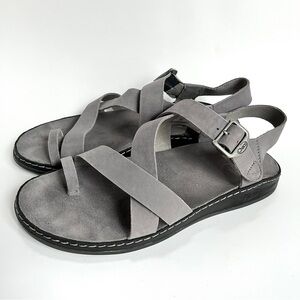 CHACO Wayfarer Loop gray leather sandals with toe loop and buckle strap - 8
